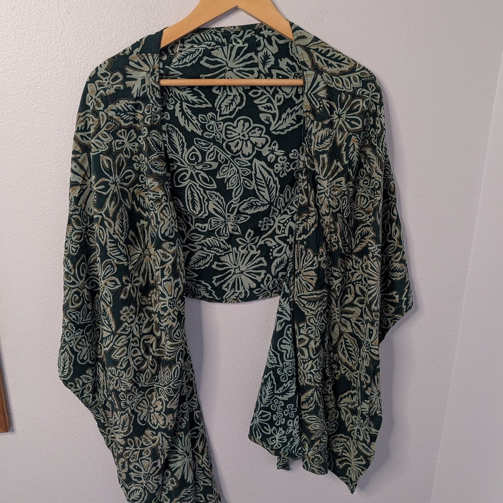 Classiques Entier Nordstrom 100% Silk Shawl / Wrap | Green Floral | One Size